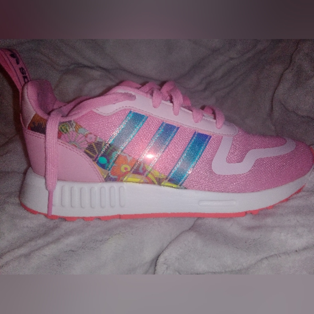 Adidas big kids size 6.5 women's 8.5
